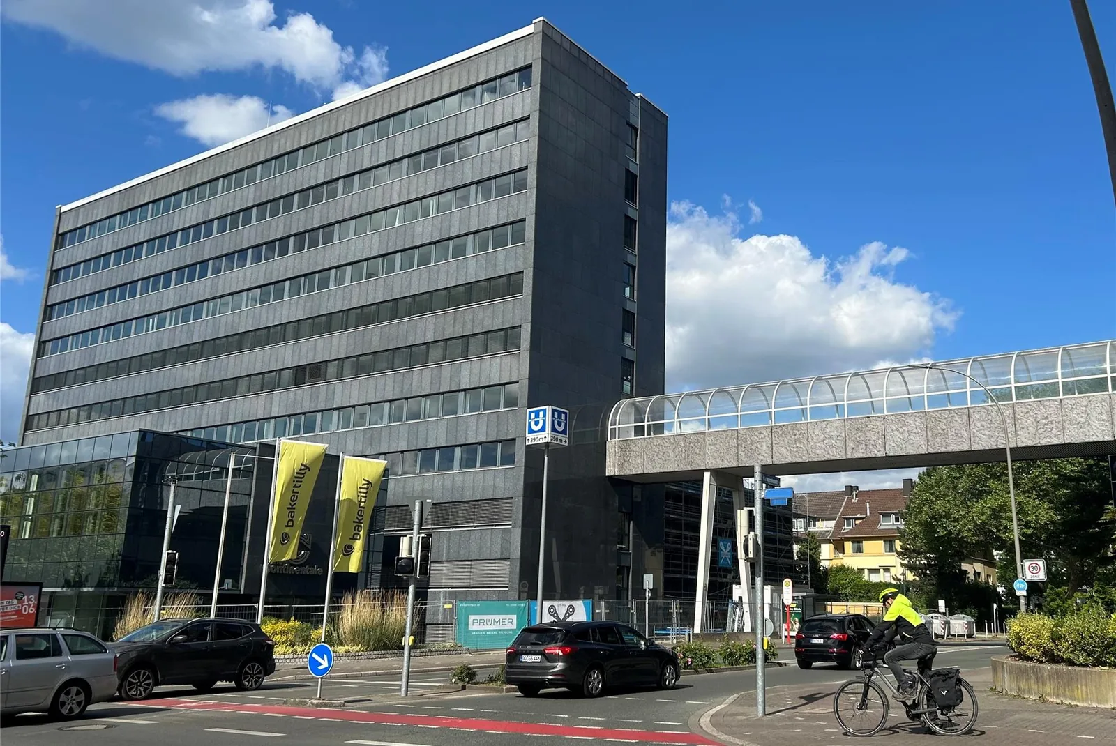 Das ehemalige Hochhaus der Continentale an der Ruhrallee 92 in Dortmund während der Kernsanierung